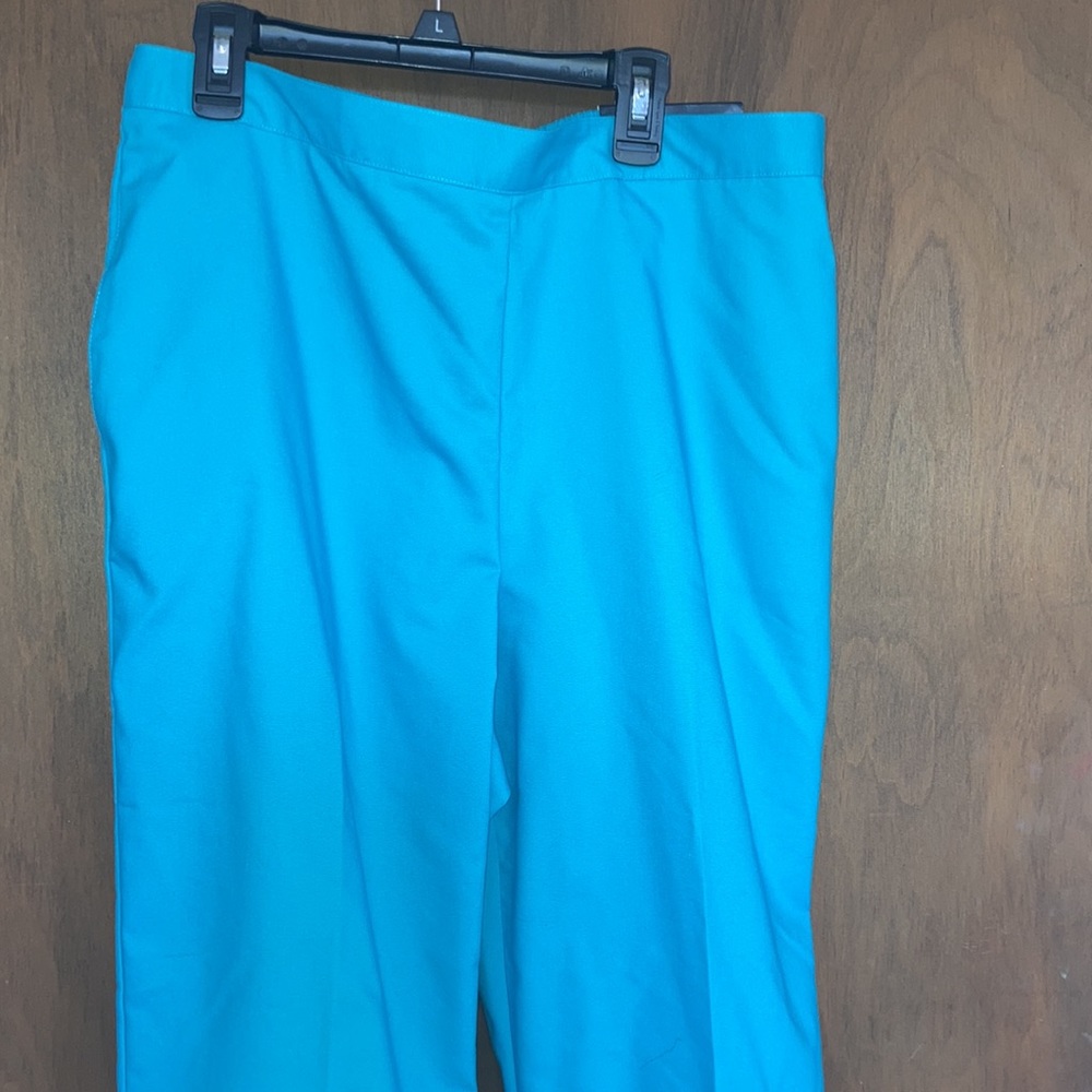 Alfred Dunner Aqua comfort waist pull on Capri detail at hemline 12 - Picture 14 of 17